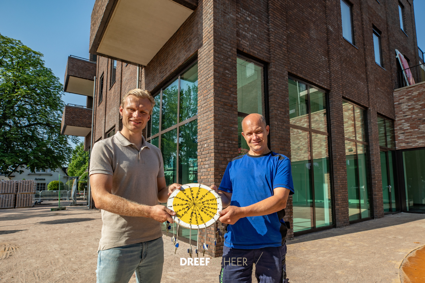 Sleutels overhandigd nieuwe appartementen in Vaassen